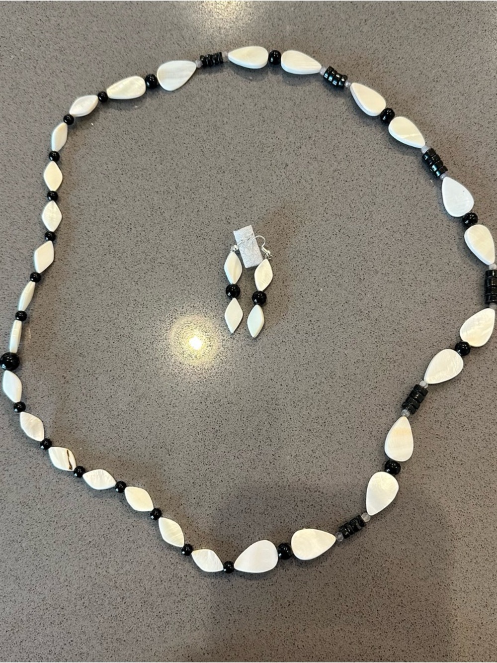 New handmade natural see shell & black spinel Necklace with Matching Earrings